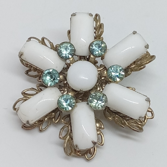 Jewelry - * vintage white milk glass & light blue rhinestones flower pin brooch